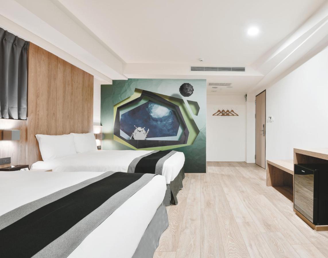 Trans Inn Taichung Exterior photo