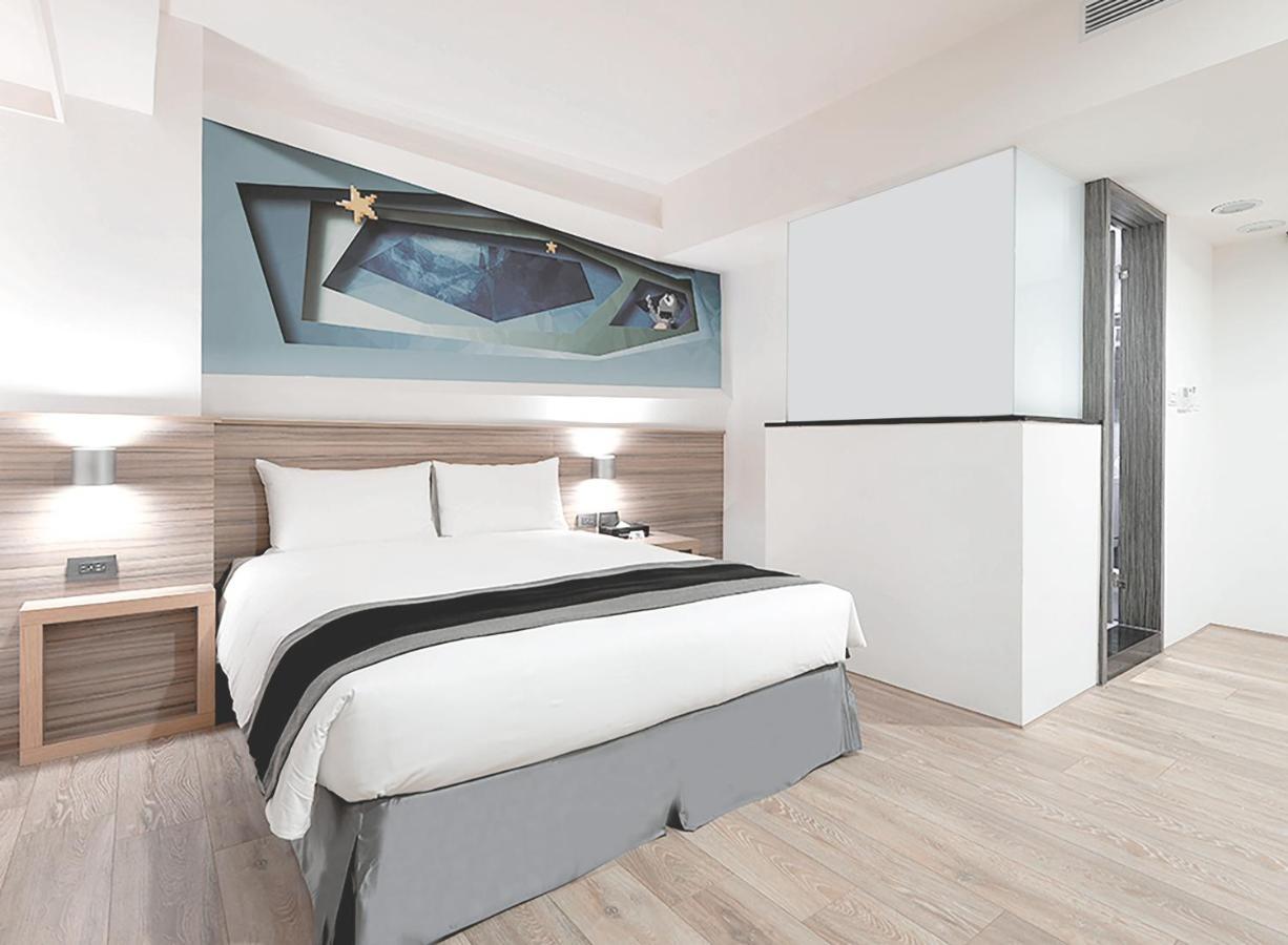 Trans Inn Taichung Exterior photo