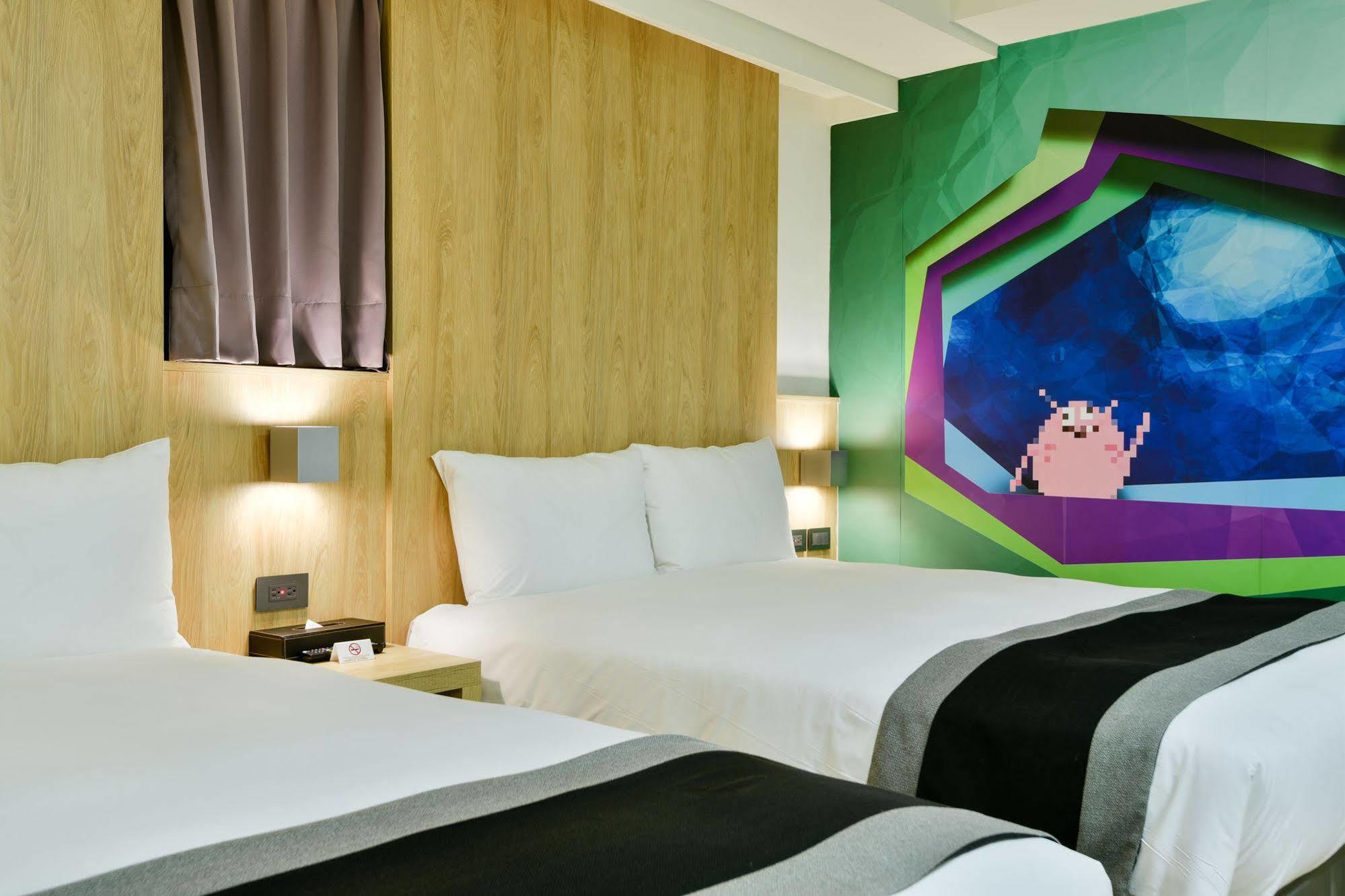 Trans Inn Taichung Exterior photo